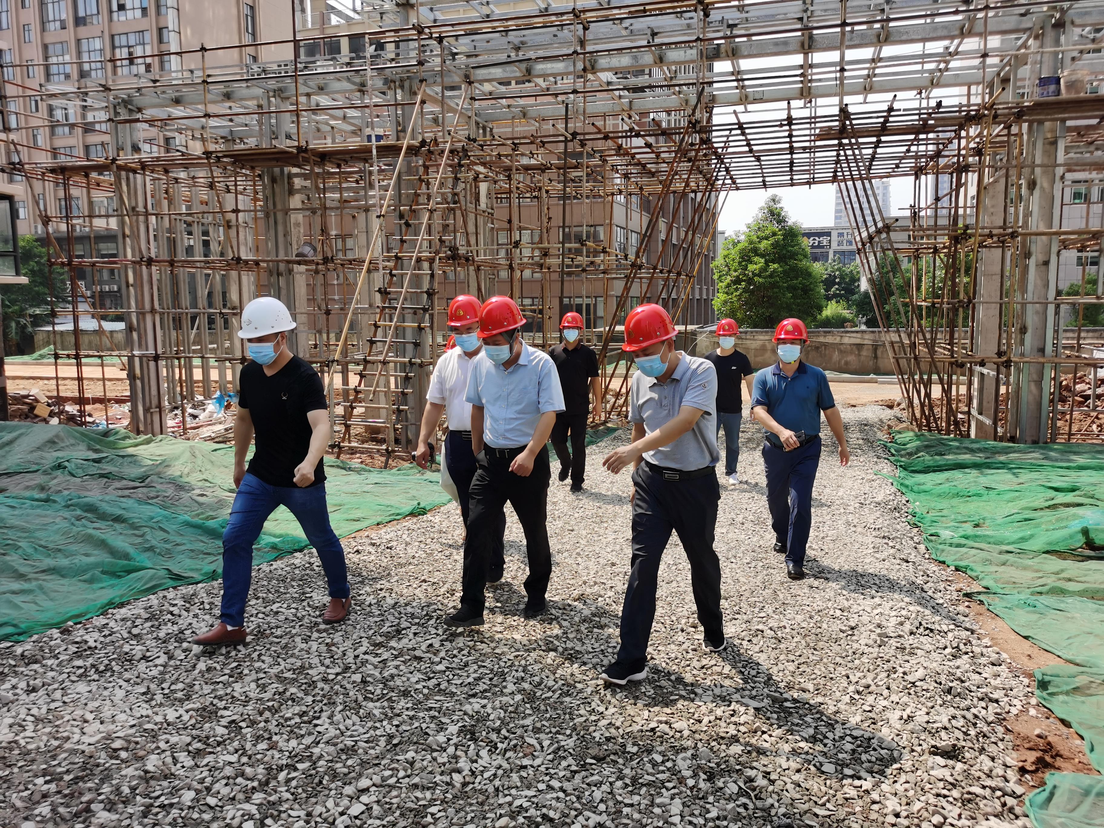贛縣區委書(shū)記廖永平一行蒞臨我司人才公寓項目調研指導工作