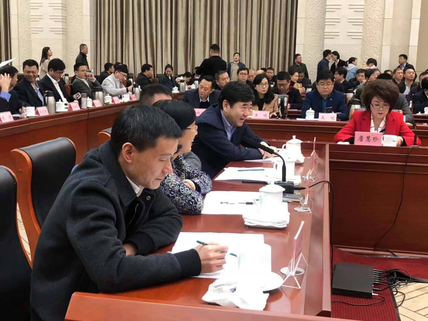 徐豐賢董事長(cháng)出席江西省民營(yíng)企業(yè)家座談會(huì )