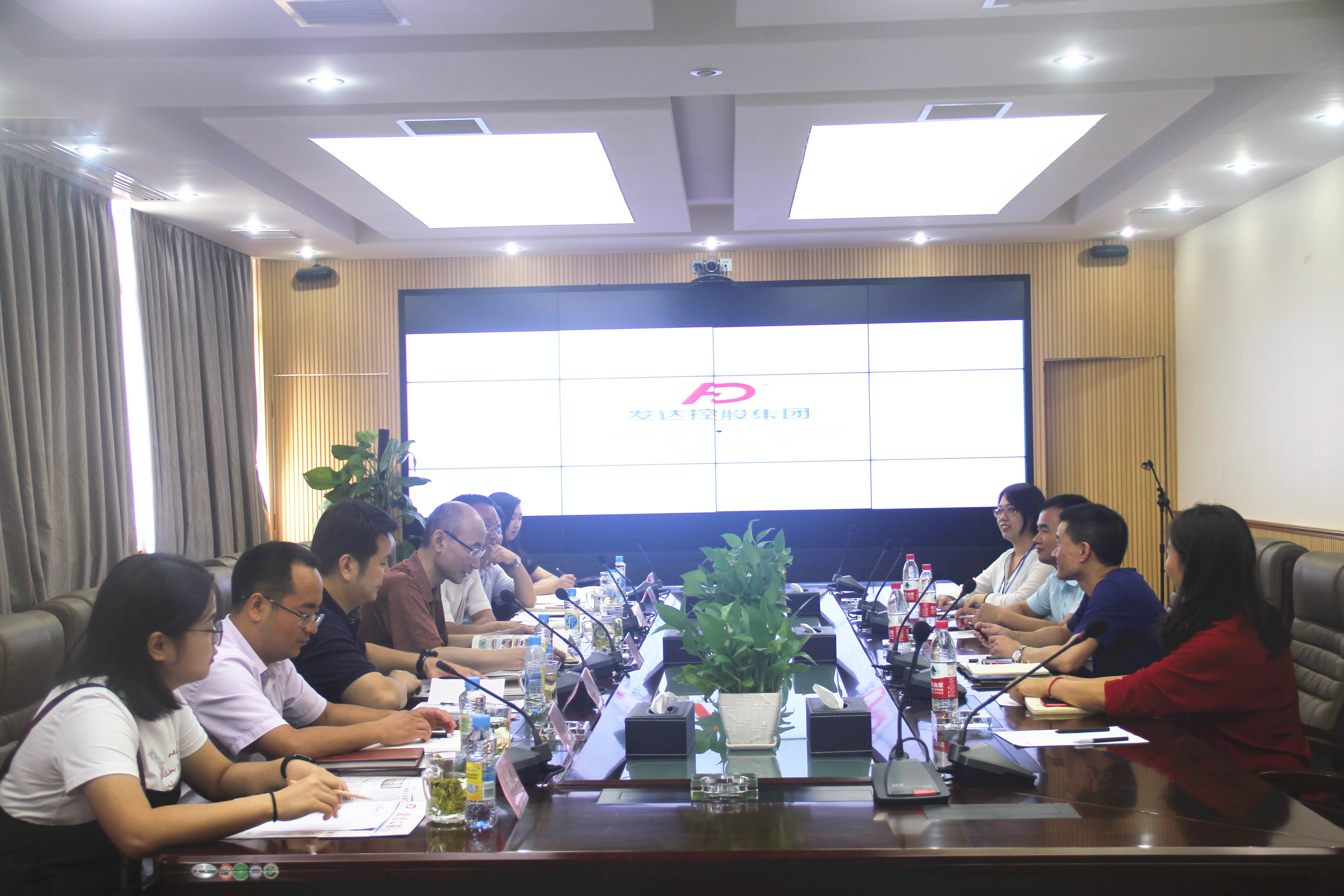 省非公辦專(zhuān)職副主任朱璕蒞臨集團調研黨建工作