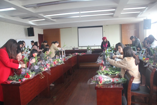 集團工會(huì )組織三八婦女節主題藝術(shù)插花活動(dòng)